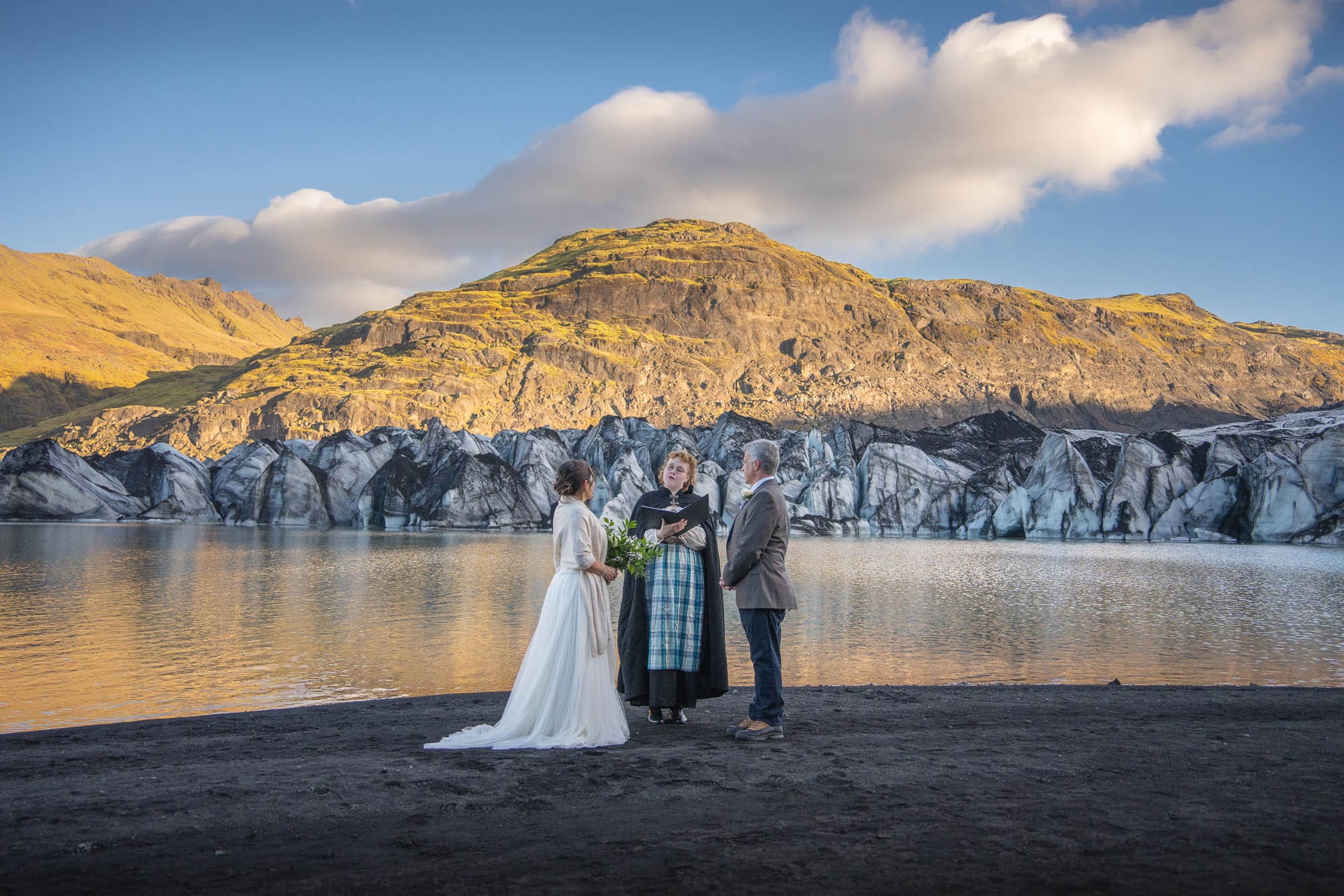 Sunrise elopement ceremony with officiant by a glacier lagoon in Iceland