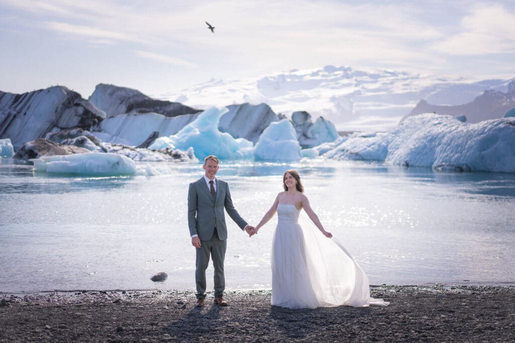 Elopement at glacier lagoon Jokulsarlon in iceland with beautiful icebergs in the background